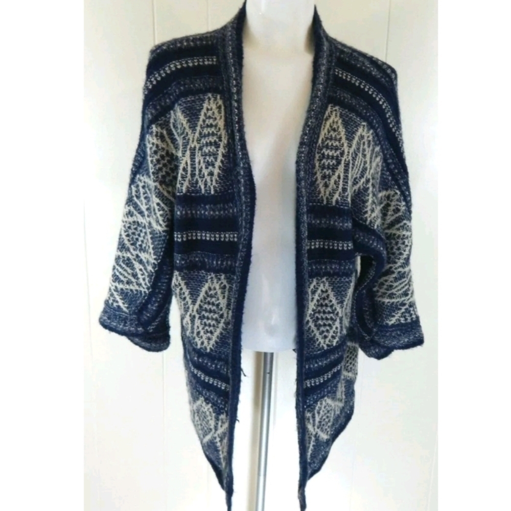 Romeo & Juliet Couture Southwestern‎ Cardigan